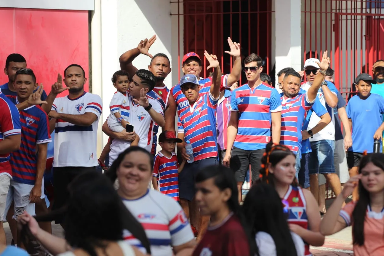A torcida do Leão fez filas para entrar e acompanhar o treino aberto do Leão