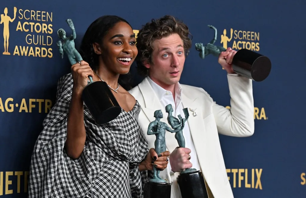 Ayo Edebiri e Jeremy Allen White venceram por suas performances em 