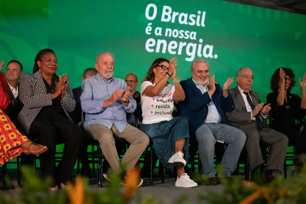 Margareth Menezes, Lula, Janja, Jean Paul Prates, Mauro Vieira e Maria Marighella na cerimônia de lançamento do edital