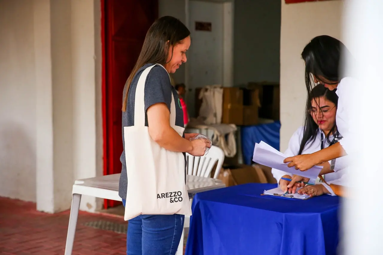 Arezzo recontratou 1,2 mil colaboradores e já está operando em Uruburetama