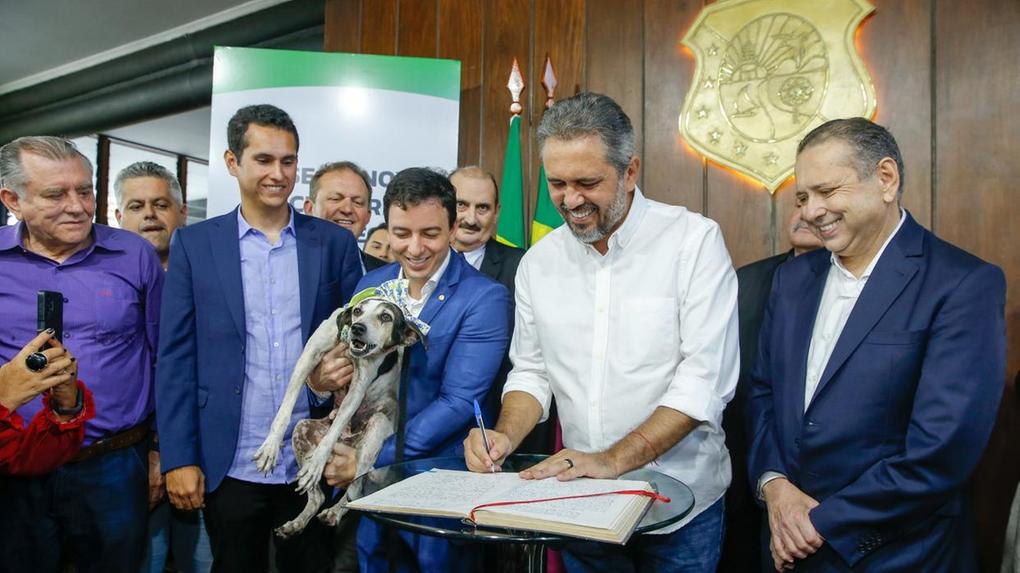 Posse de Célio Studart como secretário da Proteção Animal do Ceará ocorreu em agosto do ano passado