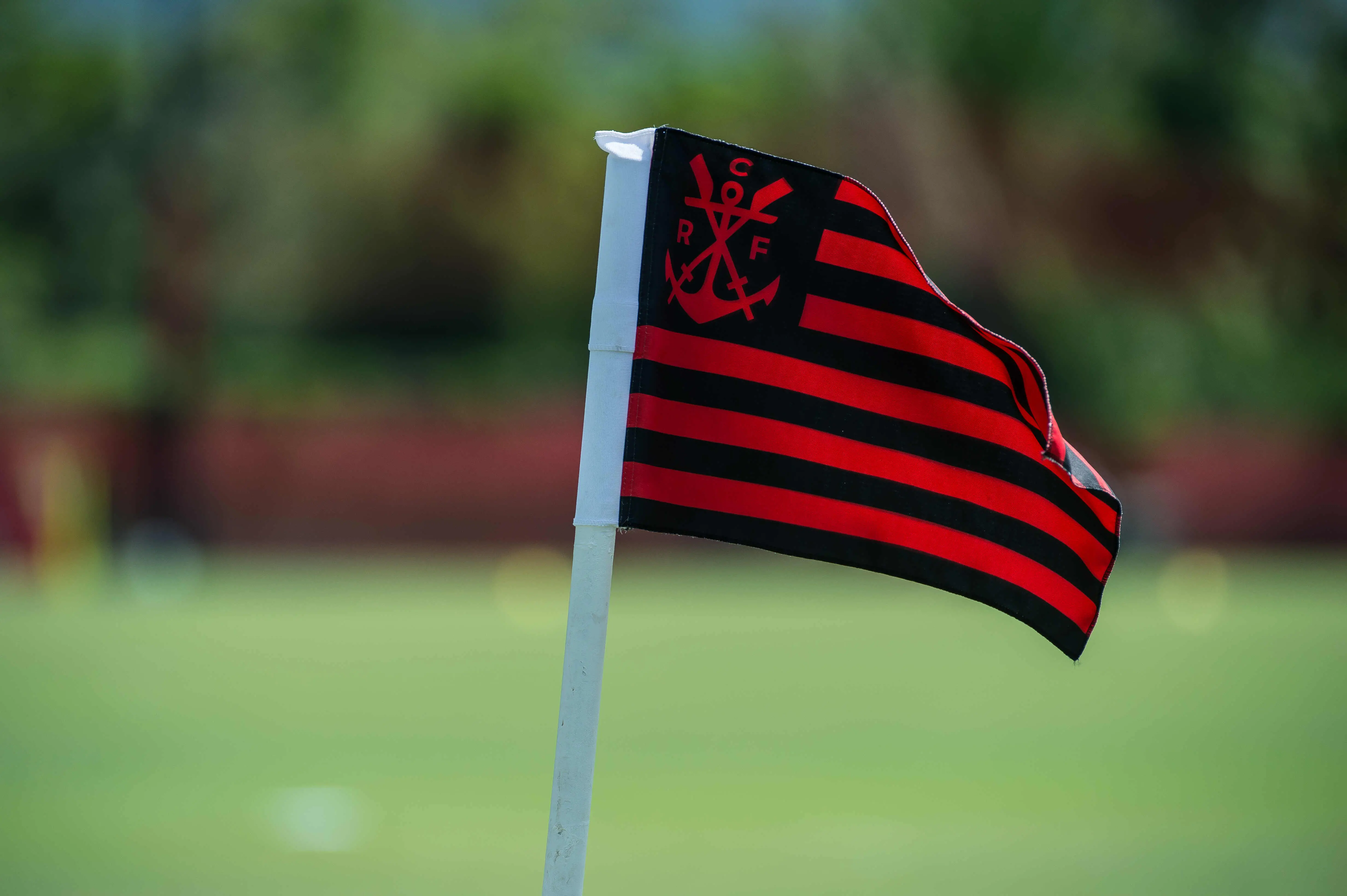Imagem da bandeira no CT do Flamengo