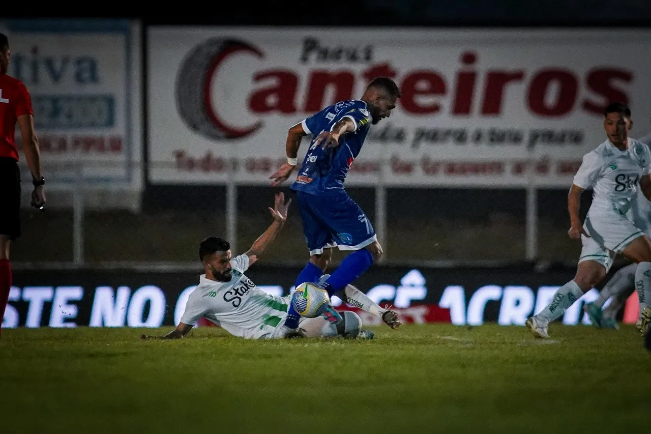 O Azulão teve chances para vencer e se classificar, mas desperdiçou
