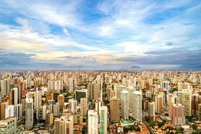 Apartamentos no Meireles: especulação imobiliária tem feito imóveis horizontais serem demolidos, diz especialista