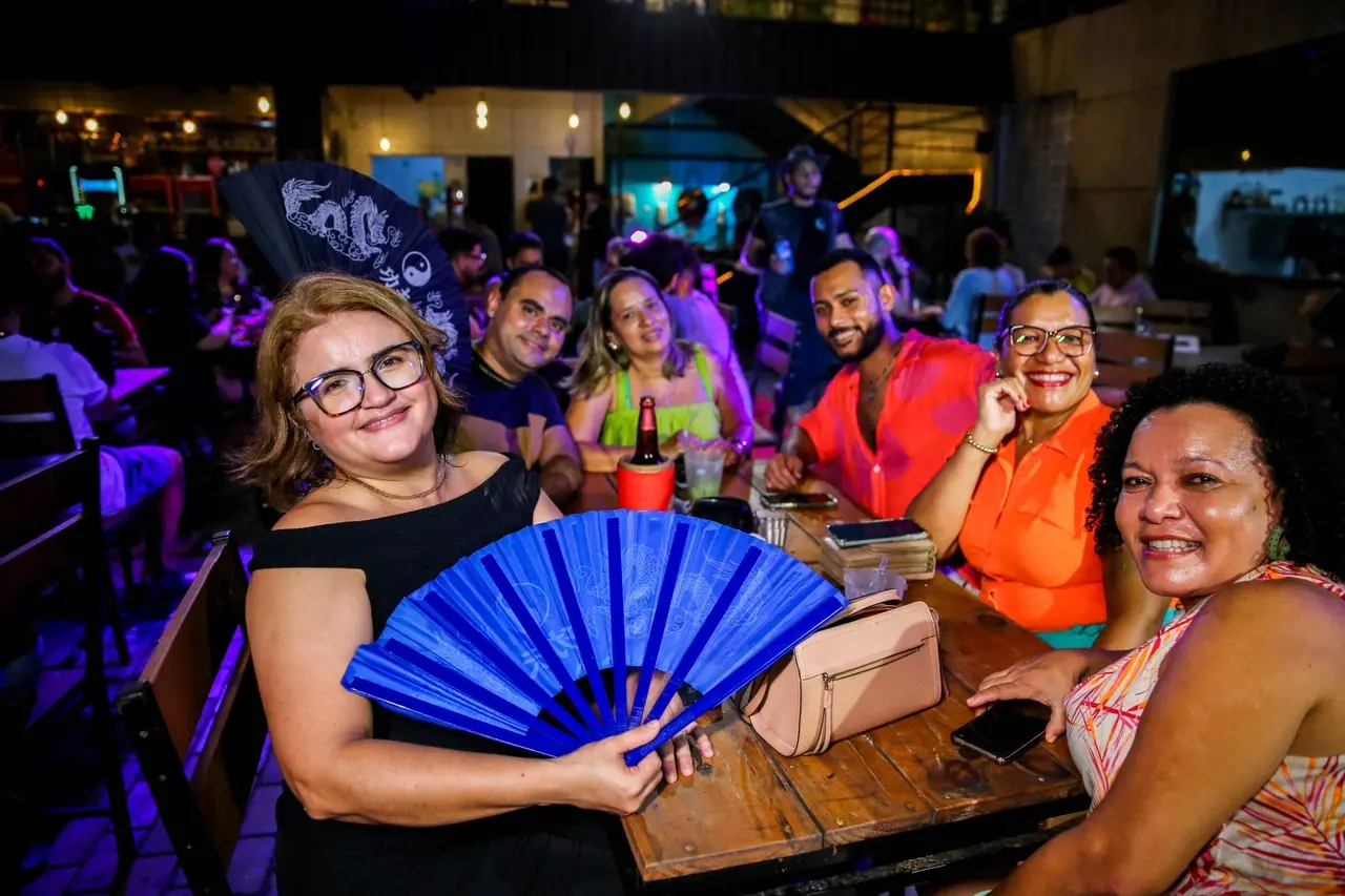 Ana Socorro foi ao show com amigos: 