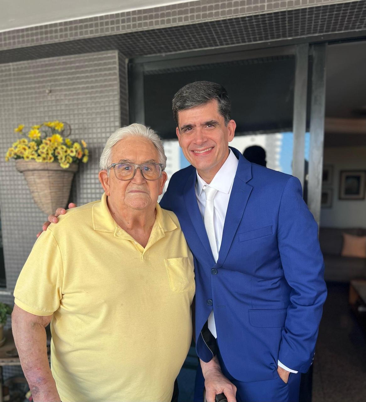 Maurílio Arrais, fundador da Distrivídeo, e seu filho Marcelo, em foto recente