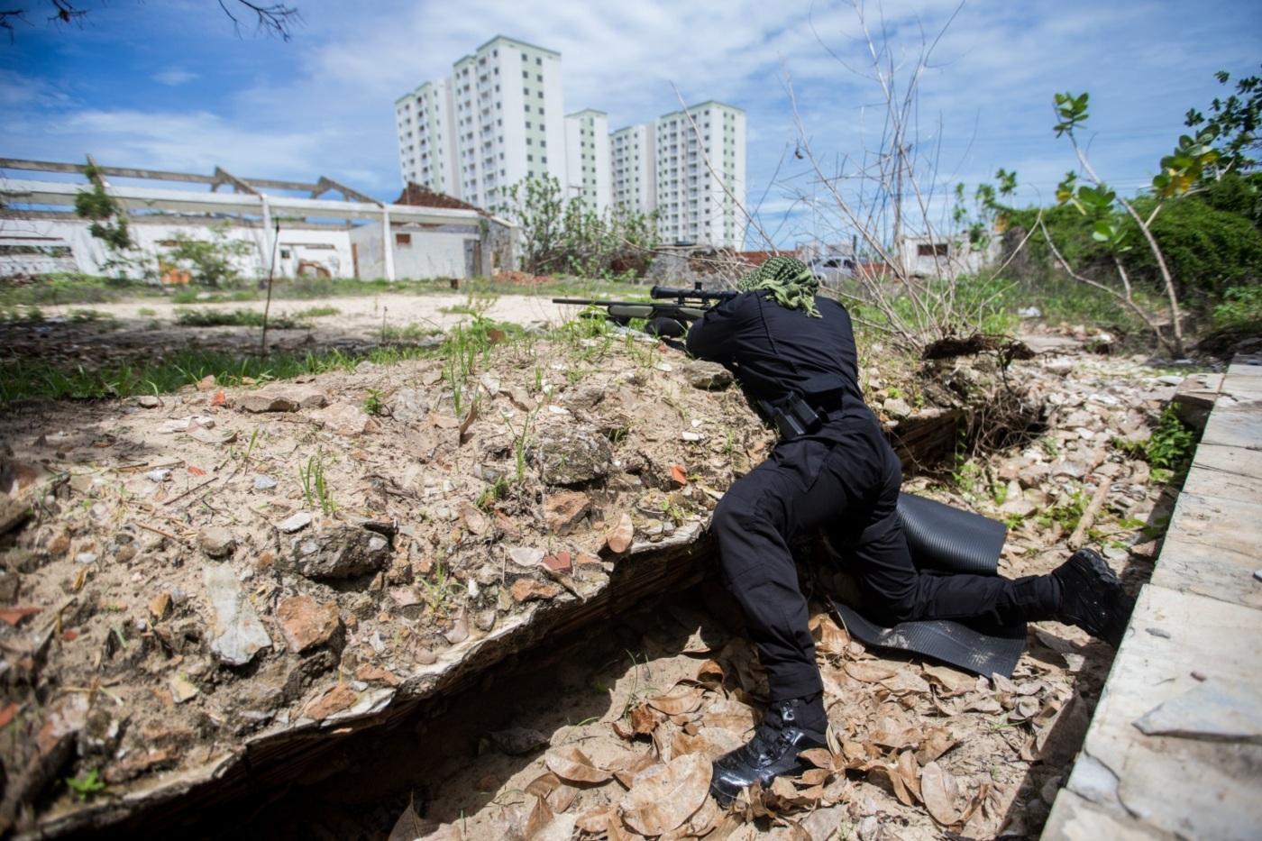 Batalhão de Operações Policiais Especiais, da Polícia Militar do Ceará, conta com atiradores de elite ('snipers')