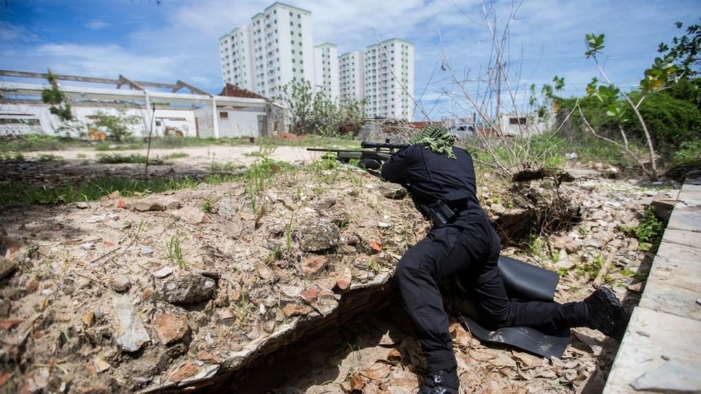 Batalhão de Operações Policiais Especiais, da Polícia Militar do Ceará, conta com atiradores de elite ('snipers')