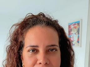 Renata Fernandes é diretora da Associação Fortaleza Azul (FAZ) e mãe de autista