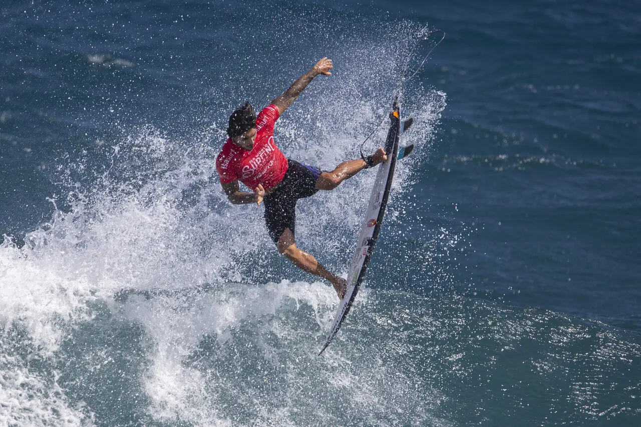 Imagem da notícia: Gabriel Medina supera franceses, vence ISA Games e conquista vaga olímpica para Paris-2024