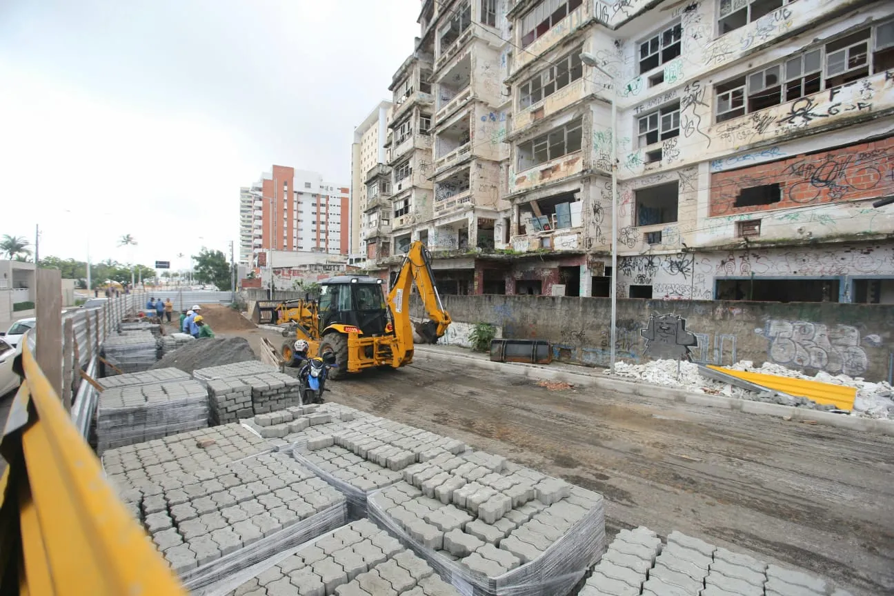 Edifício São Pedro será demolido ao mesmo tempo em que avançam as obras de requalificação da Praia de Iracema