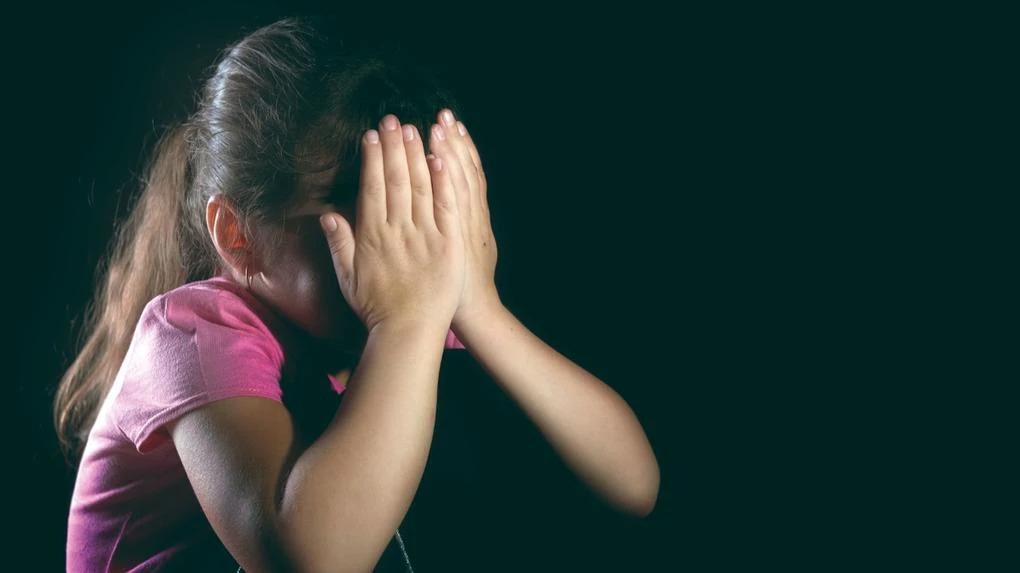 Vítima tinha apenas 3 anos e era filha e enteada dos acusados