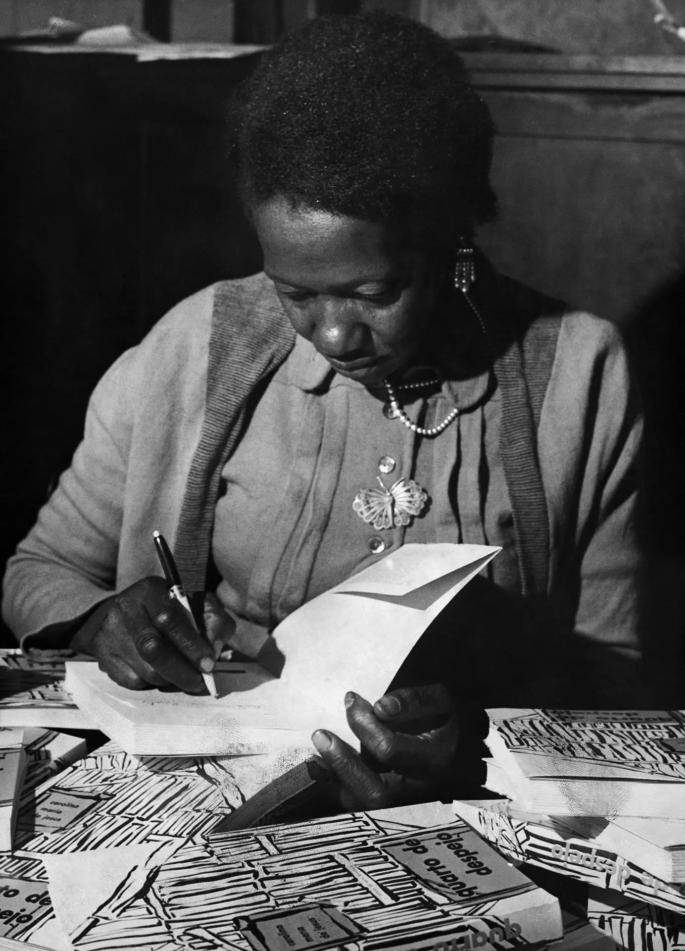 Carolina autografa exemplares de 