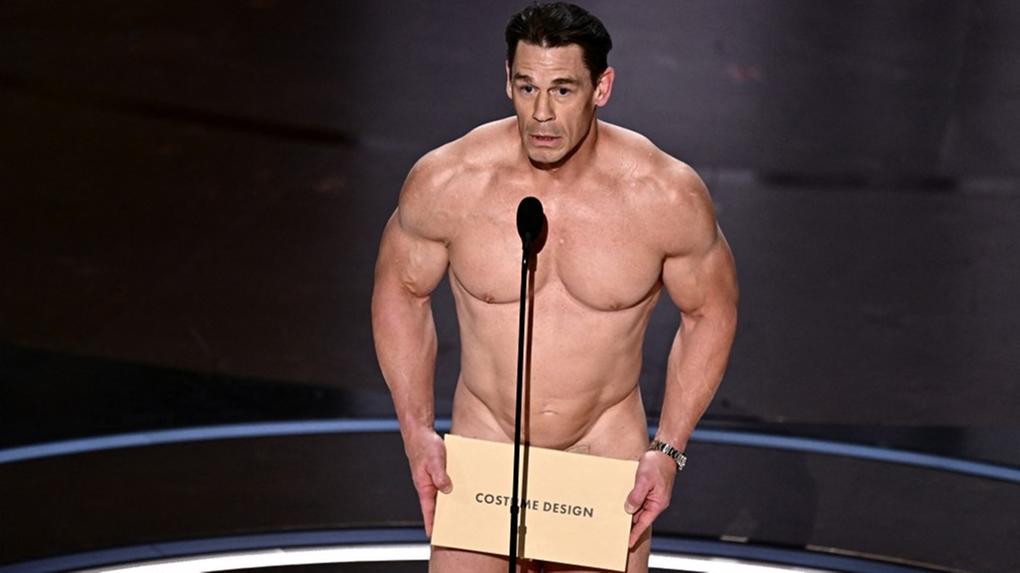 John Cena pelado no Oscar em 10 de março de 2024. John Cena pelado no Oscar? Imagem de bastidor mostra o que ator vestia em look sem roupa