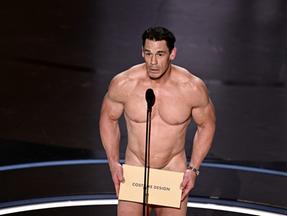 John Cena pelado no Oscar em 10 de março de 2024. John Cena pelado no Oscar? Imagem de bastidor mostra o que ator vestia em look sem roupa