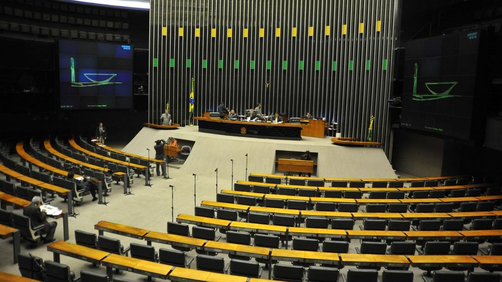 Plenário da Câmara dos Deputados em Brasília. Projeto propõe criação de central para consulta de antecedentes criminais voltada para empregadores