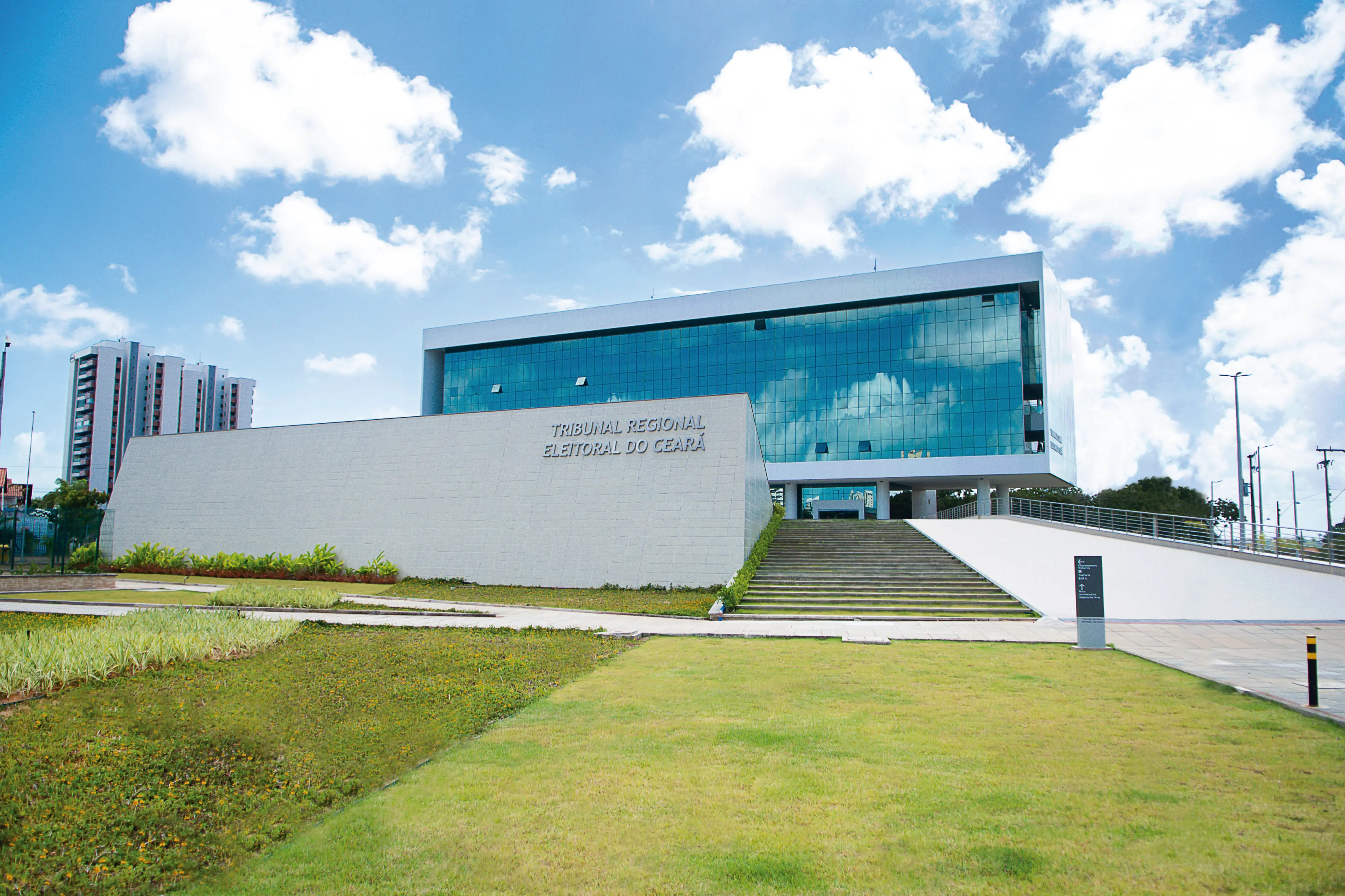Sede tre-ce. Cinco personalidades cearenses serão homenageadas com Medalha Padre Cícero