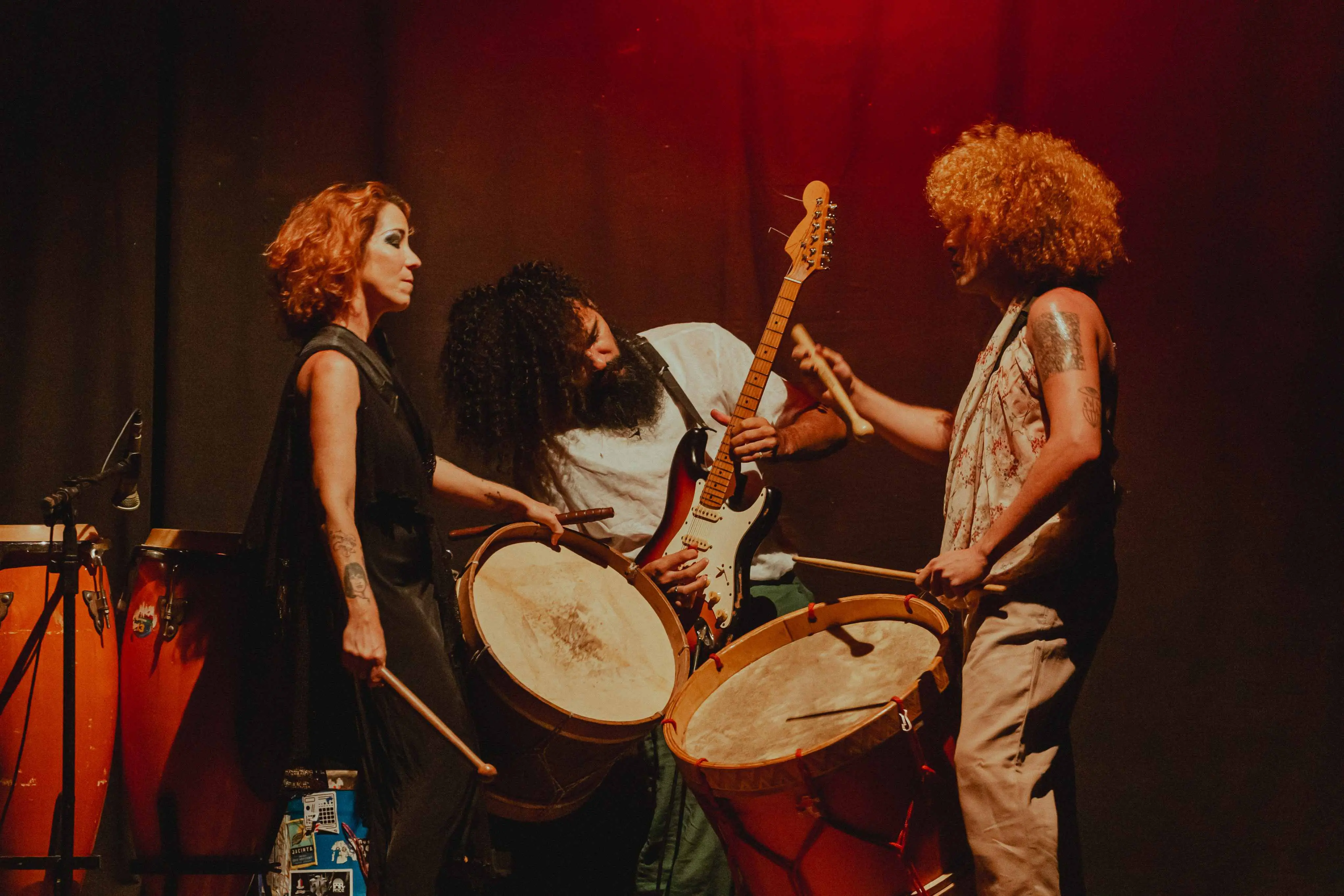 Karina Buhr e parte da banda Procurando Kalu em apresentação dos Laboratórios de Criação em Sobral