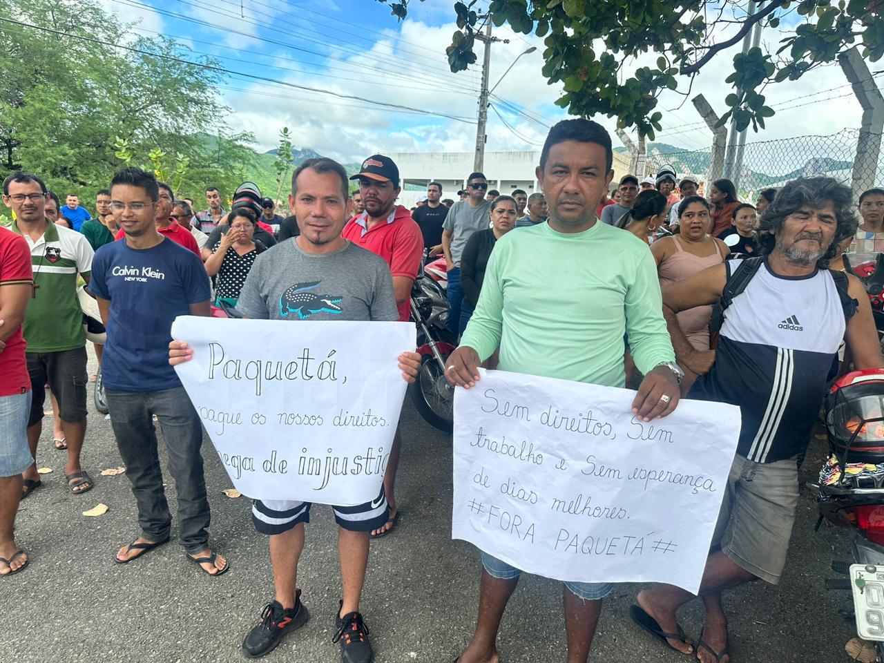 Ex-colaboradores estão realizando protestos sistemáticos em frente aos portões da fábrica em Itapajé