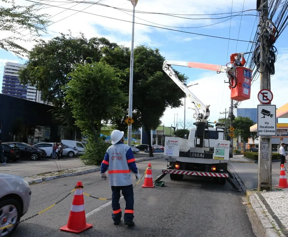 Choque elétrico é a principal causa de acidentes com vítimas envolvendo a rede elétrica da Enel