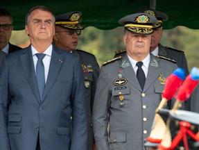 Ex-presidente Jair Bolsonaro ao lado do general e antigo chefe do Exército, Freire Gomes. Ex-comandante do Exército ameaçou prender Bolsonaro se ele insistisse em plano golpista
