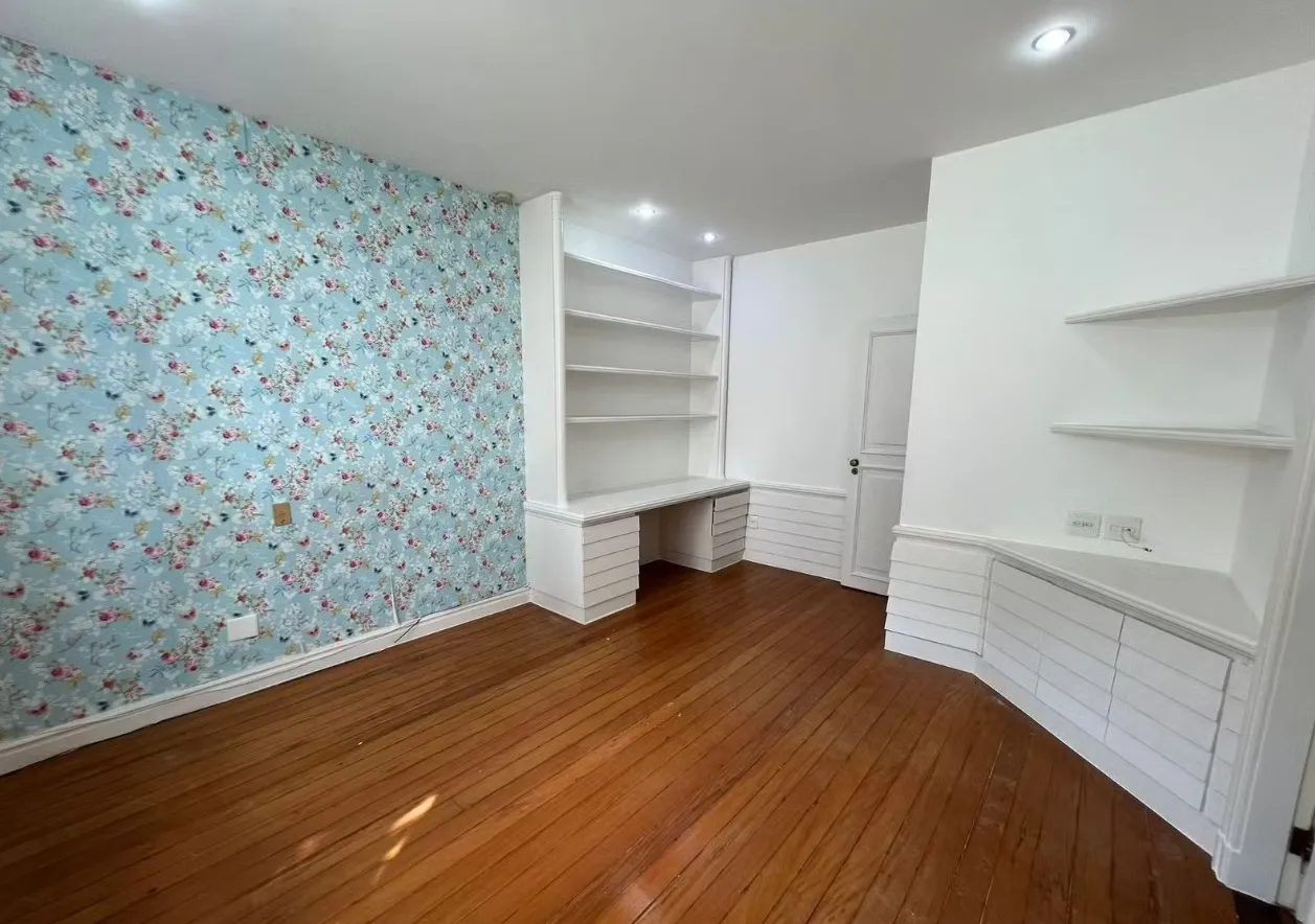 A casa também está disponível para locação, custando R$ 50 mil