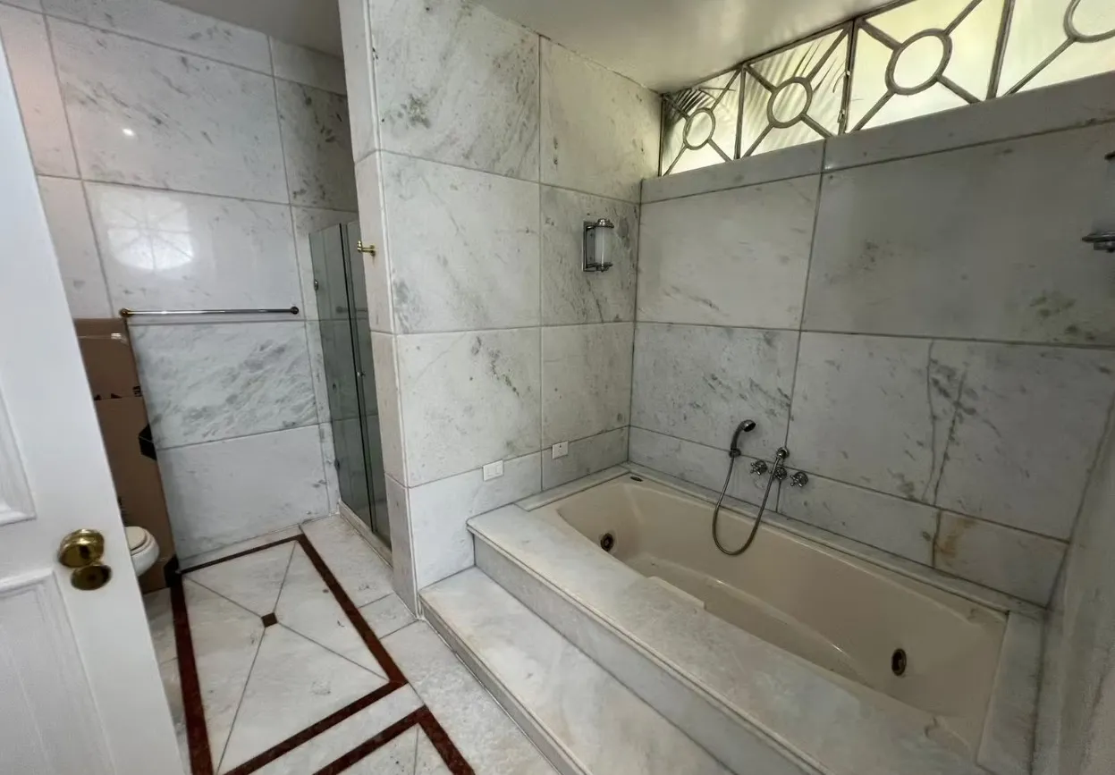 Banheira da casa de Glória Maria