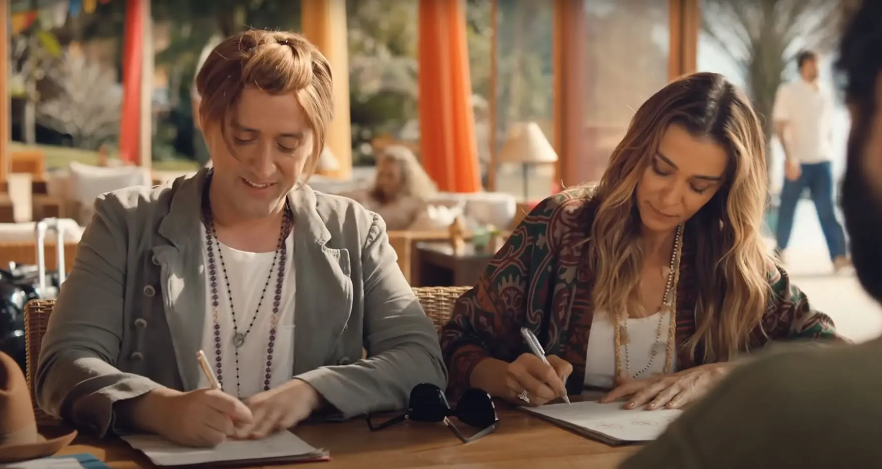 Cena do filme 'Minha Vida em Marte' com Mônica Martelli e Paulo Gustavo