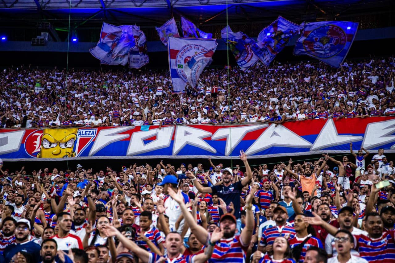 Foto da torcida do Fortaleza na Arena Castelão