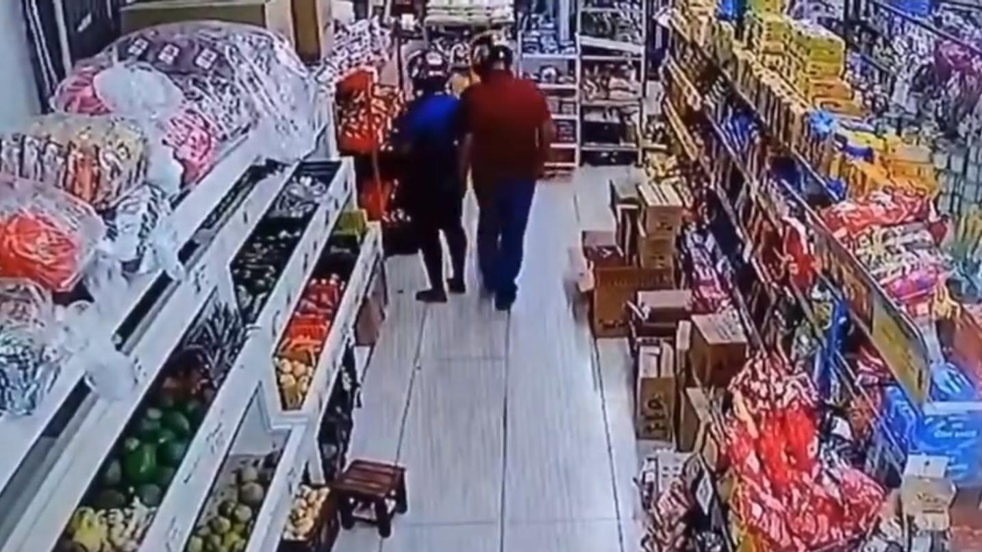 Mulher denuncia assédio pelo próprio vizinho em supermercado de Minas  Gerais; vídeo mostra o momento - País - Diário do Nordeste