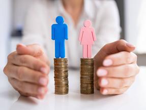 Foto ilustrando a igualdade salarial entre homens e mulheres