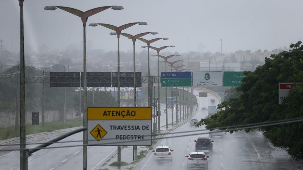 foto de tempo chuvoso em Fortaleza