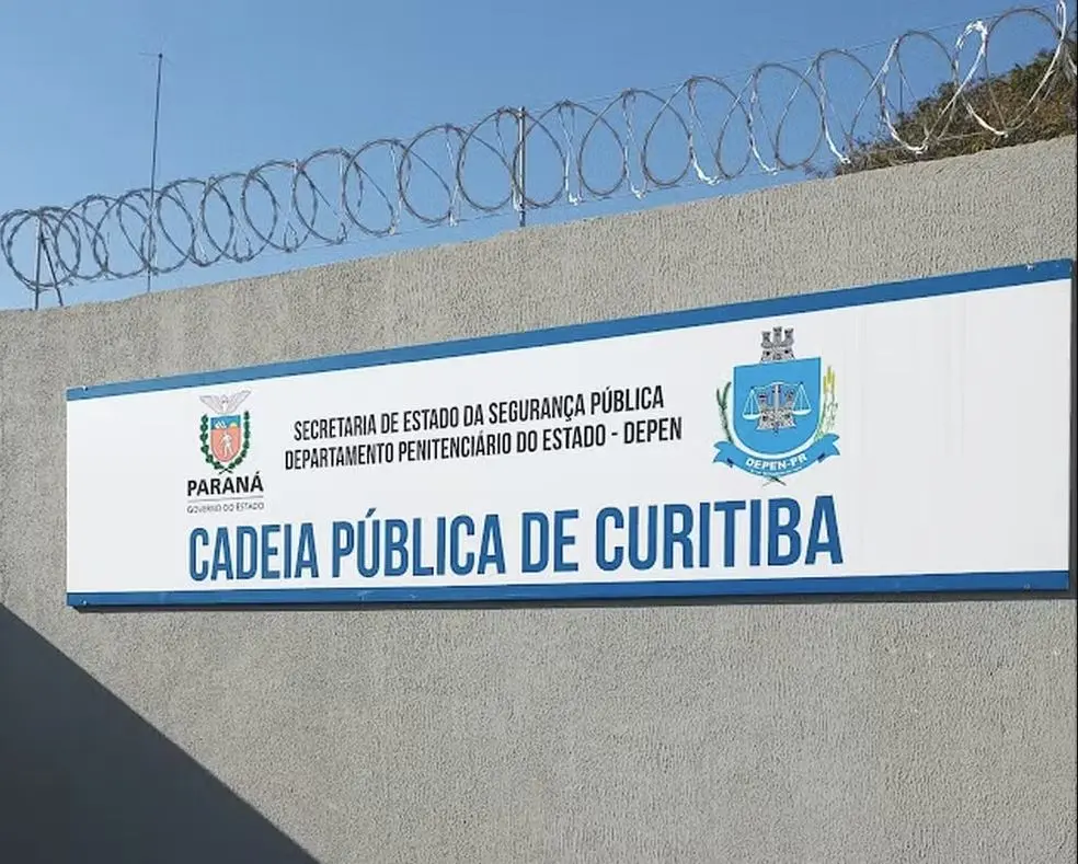 fachada da cadeia pública de curitiba