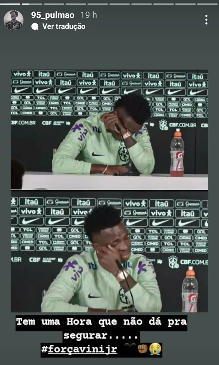 imagem mostra jogador de futebol