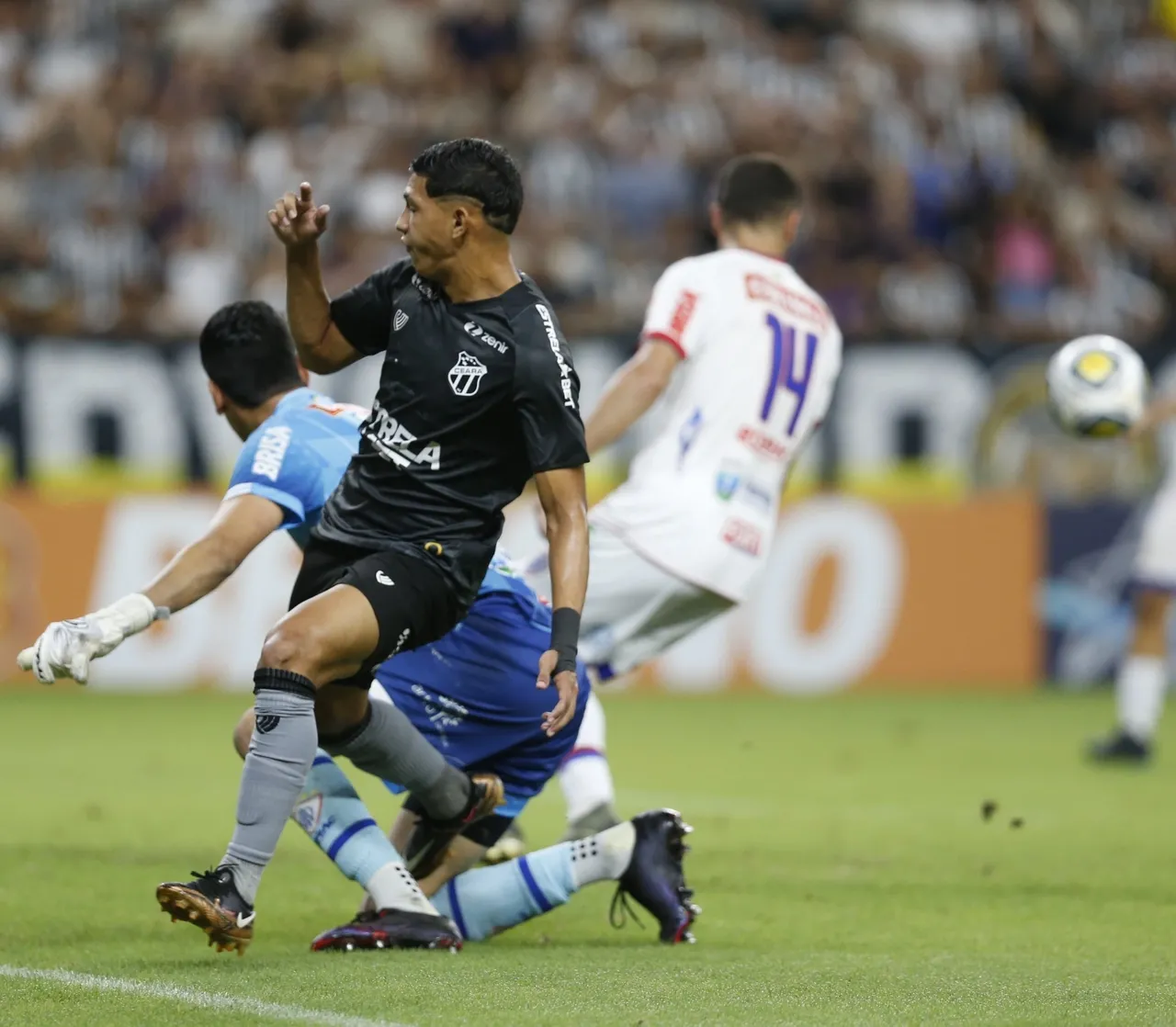 Pulga entrou no 2º tempo e marcou o gol da classificação do Ceará