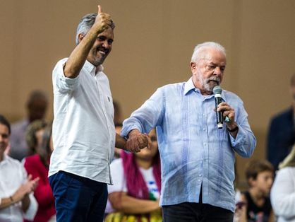 Elmano e Lula em evento no Centro de Eventos do Ceará