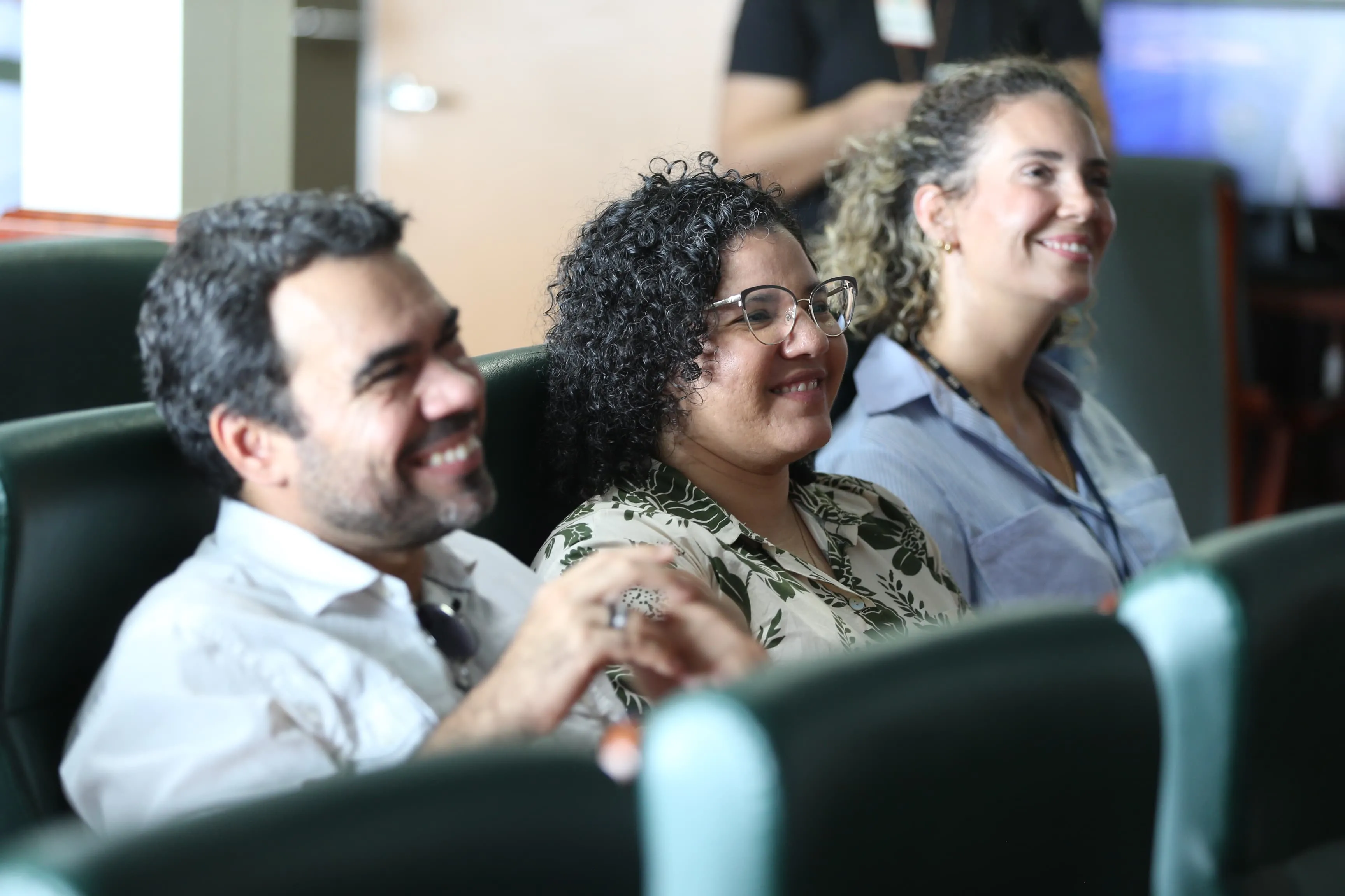 Pesquisadores Marcelo Soares, do Labomar, e Ana Clara Souza e Nardelle Almeida do departamento de Geologia da UFC