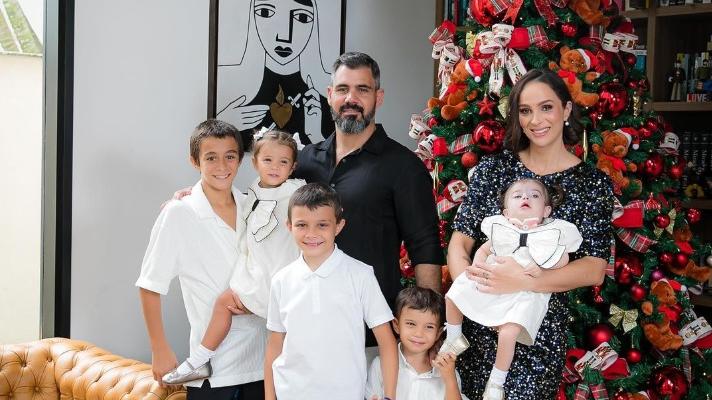Juliano Cazarré e família