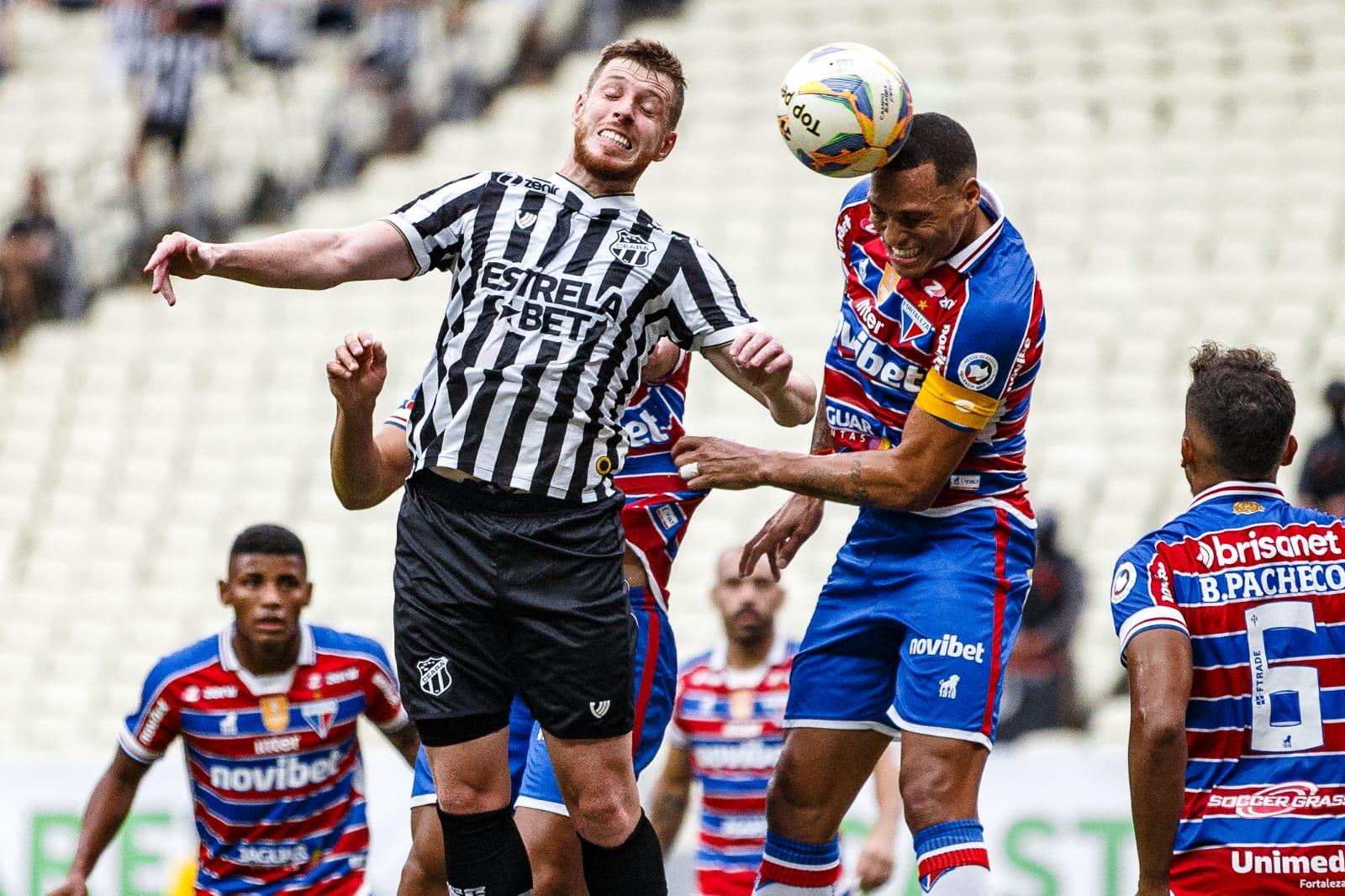 Aylon e Titi durante Clássico-Rei em 2024