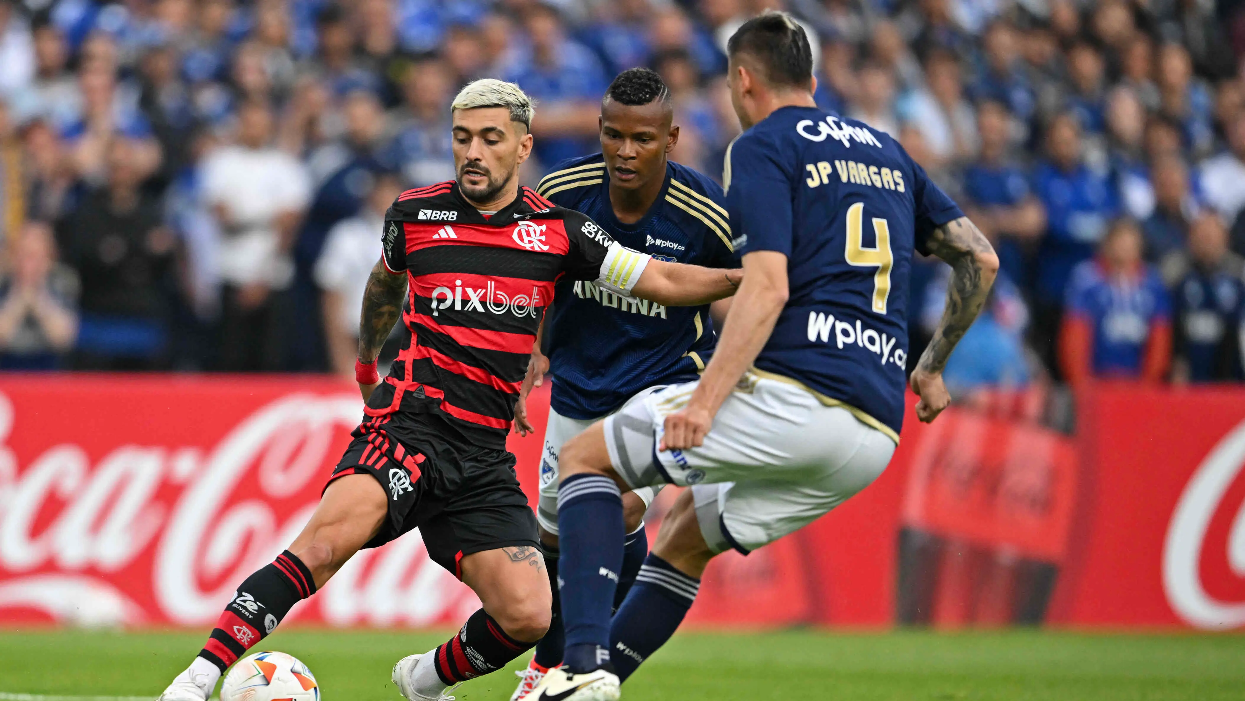 Com um jogador a mais, Flamengo empata com Millonarios na estreia da ...