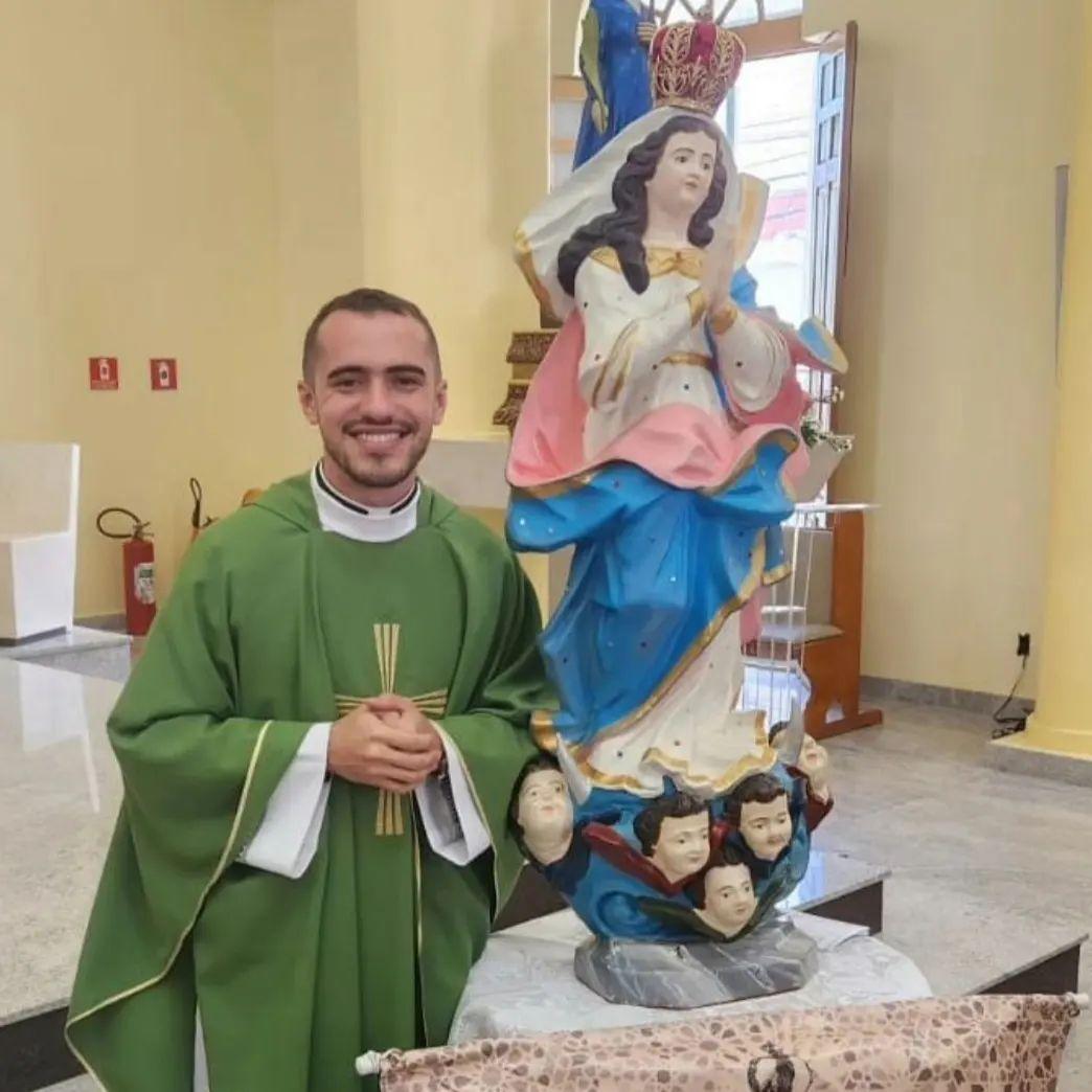 Padre Philipe Villeneuve em igreja em Mossoró