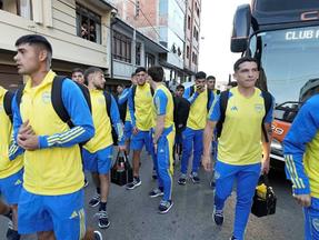 Delegação do Boca Juniors viajando de ônibus
