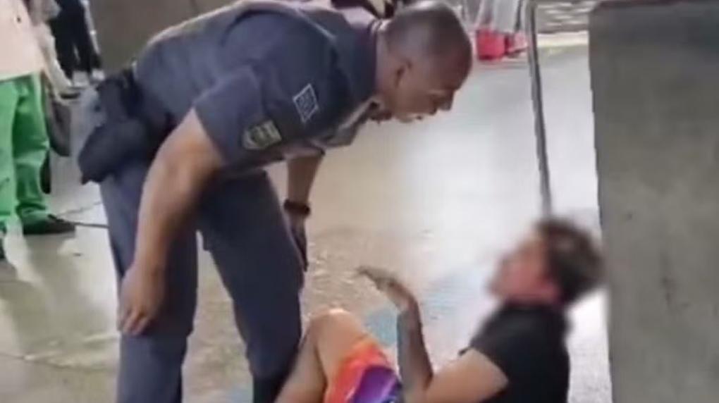 Policial militar agrediu uma mulher na plataforma da estação de Metrô da Luz, no Centro de São Paulo