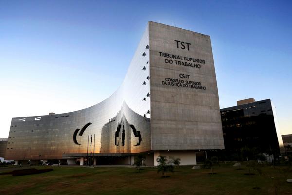 TST julgou como ato ilícito grave a ausência de férias