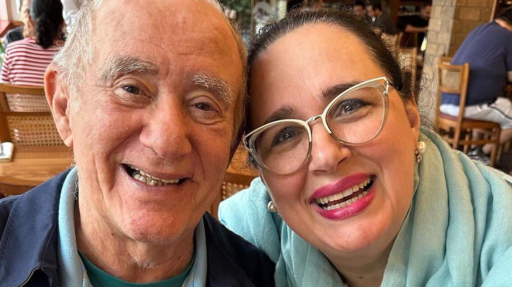 Renato Aragão e a esposa Liliana Aragão. Ex-doméstica processa esposa de Renato Aragão por carga excessiva de trabalho