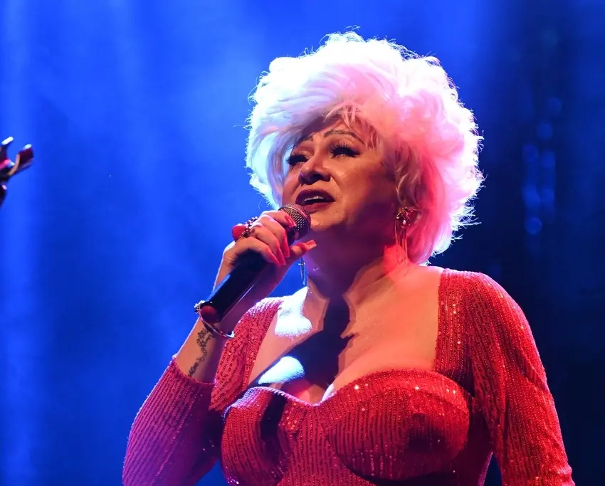 Cantora, atriz e humorista Nany People apresenta homenagem a Fafá de Belém em Fortaleza