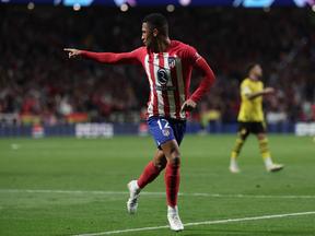 Foto de Samuel Lino comemorando gol pelo Atlético de Madrid