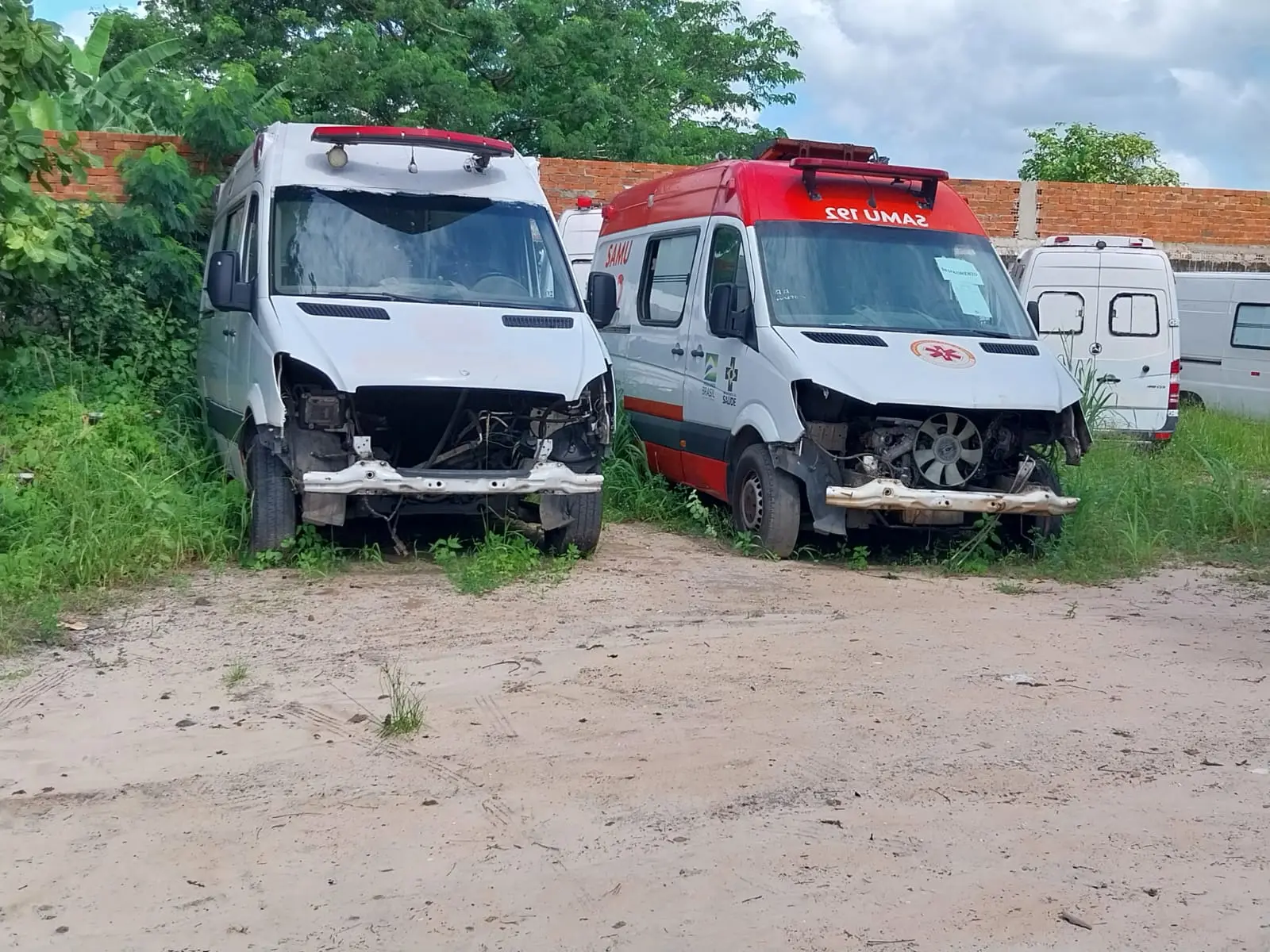 Ambulâncias inativas na Base de Caucaia do Samu Ceará estão com avarias e sem condições de uso