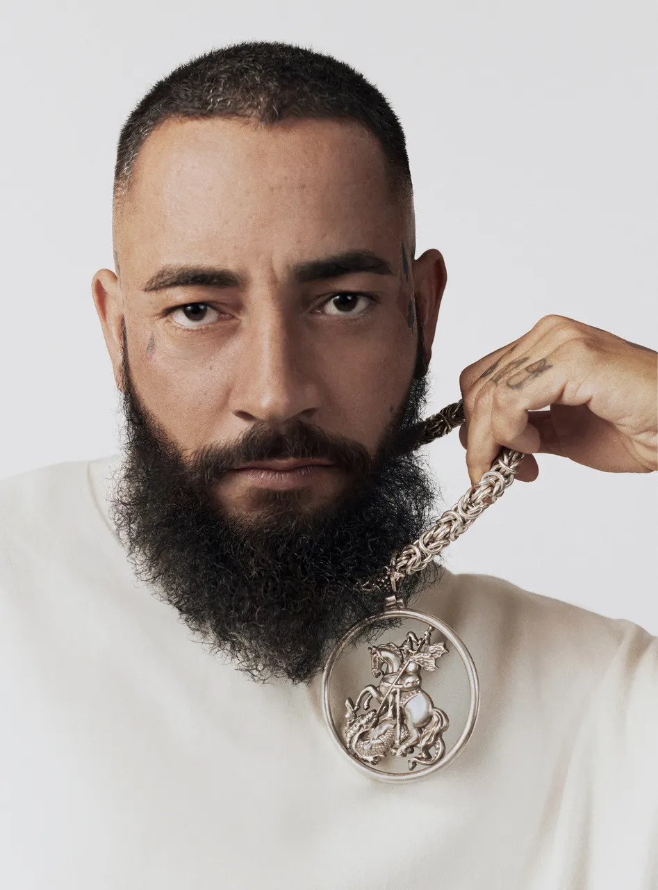 Artista celebra trajetória de duas décadas no rap com nova turnê