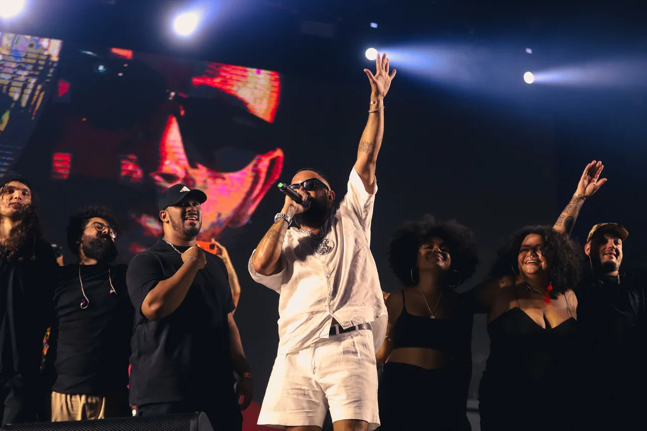 Desde o lançamento do último disco, FBC sobe ao palco com banda e eventuais colaborações